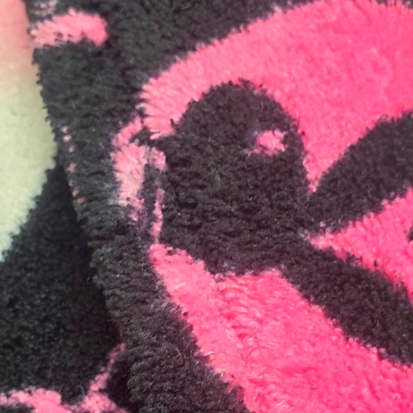 Playboy Heart Fleece Robe - Picture 4 of 4